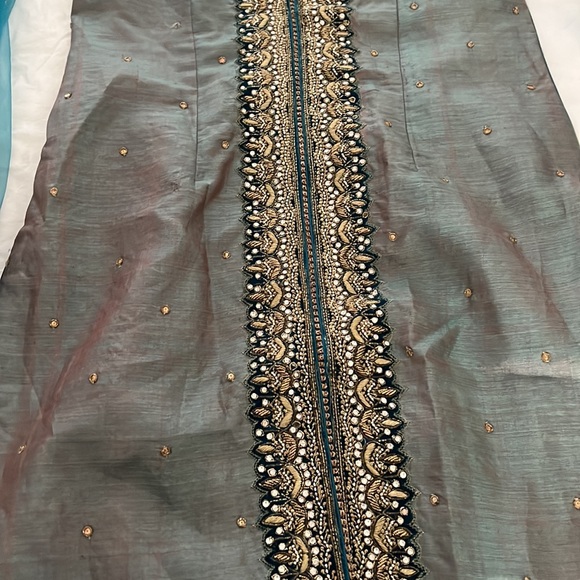 Beautiful Indian dress with scarf and pants - Picture 4 of 5